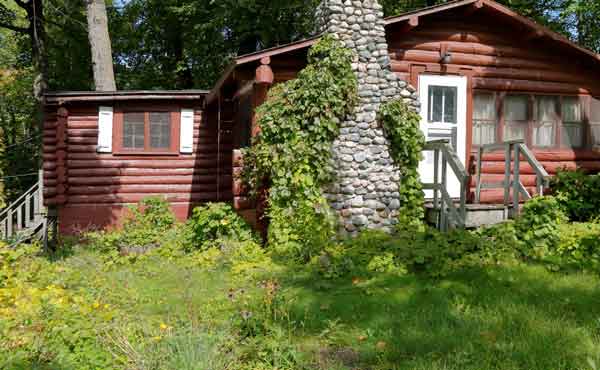 Photo of a historic cabin located on White Earth Reservation. Photo taken by Gemini Research Inc. 